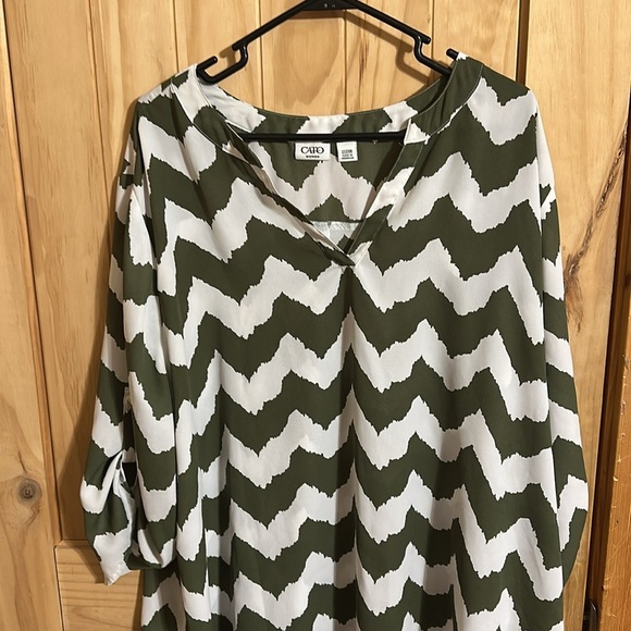 Catos  Green and White Zigzag Women's blouse Top - Picture 3 of 5